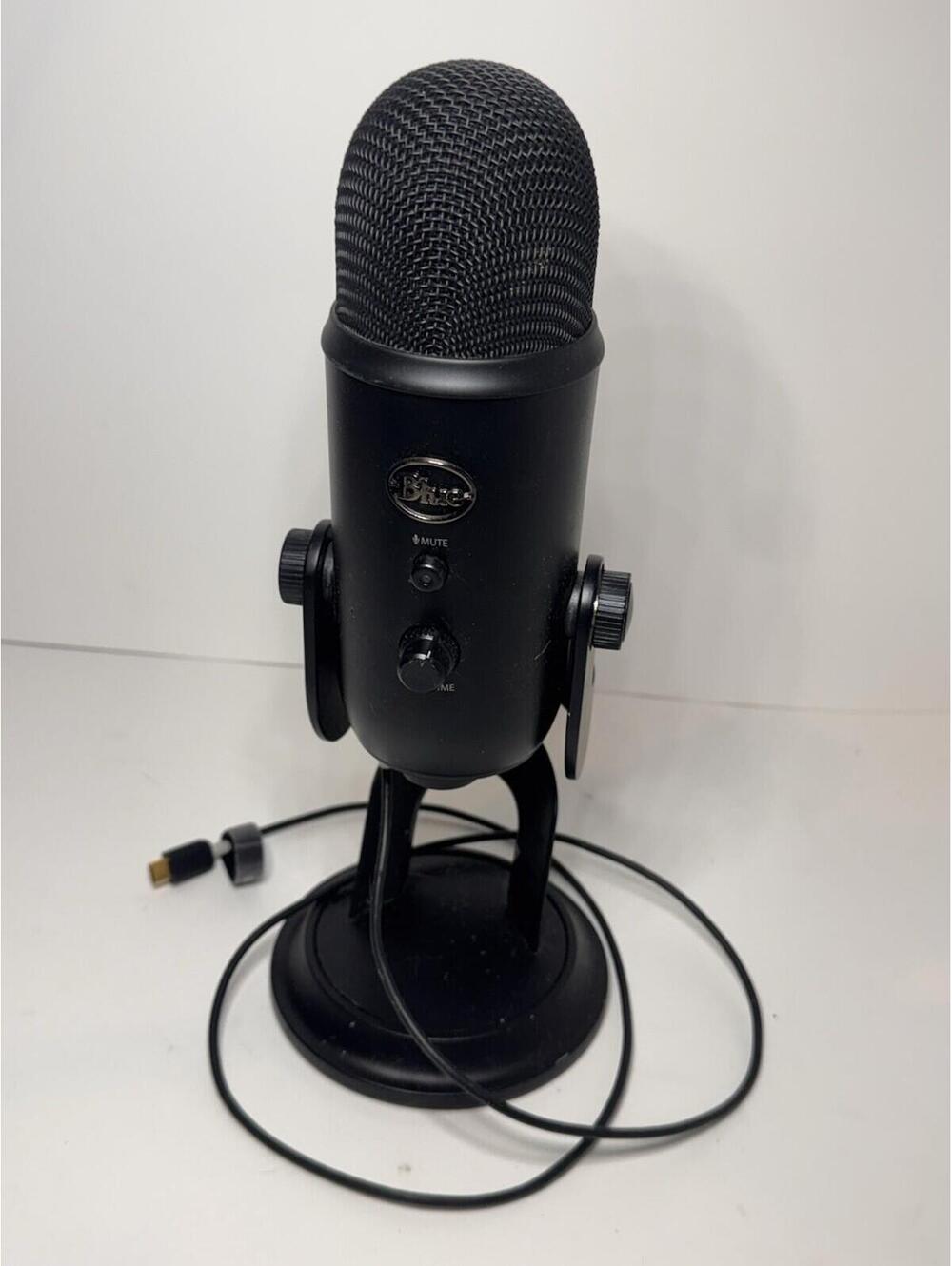 Blue Yeti Professional Multi-Pattern USB Condenser Microphone - Blackout